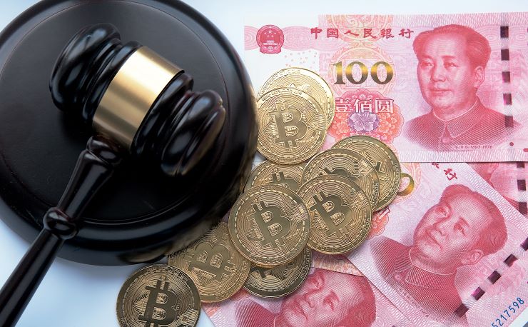 Gavel Bitcoin and Chinese Yen Notes (2)